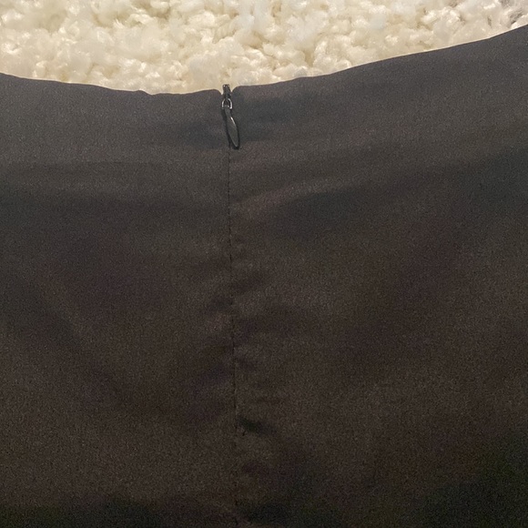 Silky black skirt - Picture 5 of 6